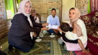 Andre Rosiade Salurkan Bantuan untuk Balita Penderita Cacingan di Padang Panjang