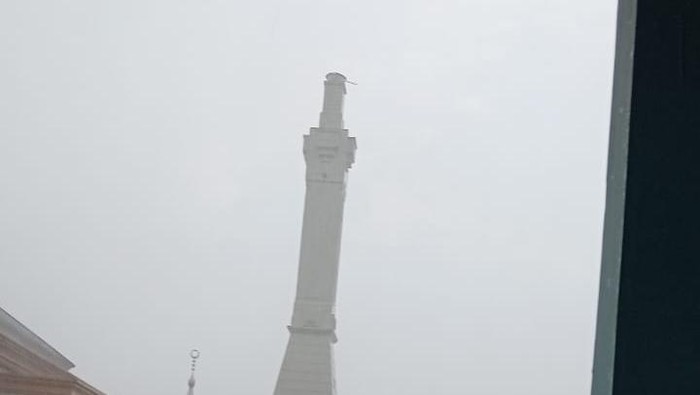 Kubah Masjid Agung di Sukoharjo Jatuh Saat Diterjang Hujan Angin Kencang