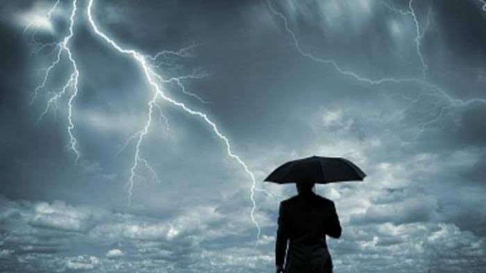 BMKG Peringatkan Cuaca Ekstrem: Hujan Petir, Panas Terik, dan Banjir Rob Ancam Sejumlah Wilayah pada Rabu