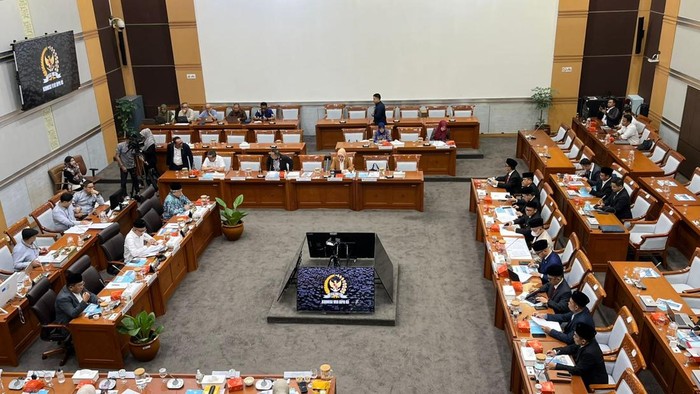 Komisi VIII DPR dan Kemenhaj Bahas Penurunan Biaya Haji 2026 di Masa Reses