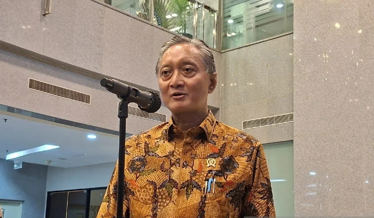 Menteri Pekerjaan Umum (PU) Dody Hanggodo menjawab pertanyaan awak media di Jakarta