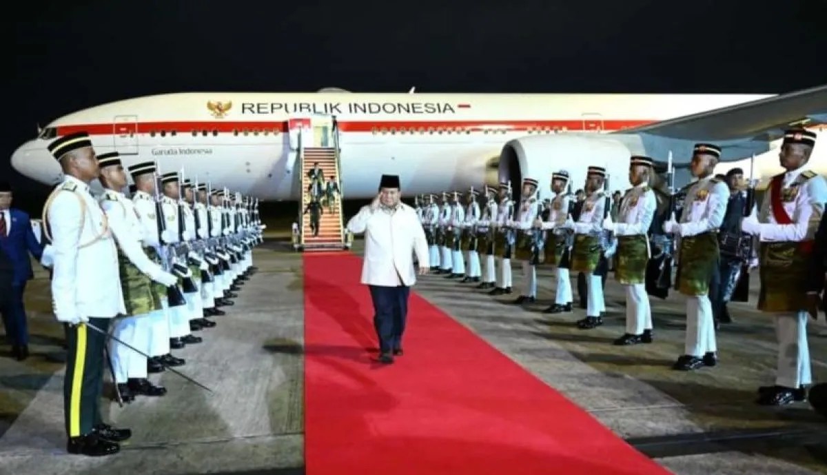 Presiden Prabowo Subianto tiba di Pangkalan Udara TUDM Subang di Selangor, Malaysia, Sabtu (25/10/2025)