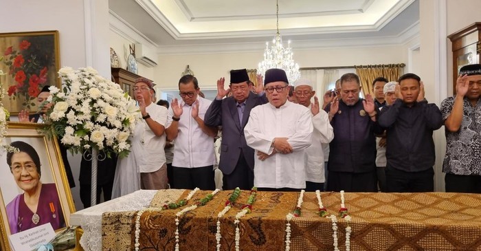 SBY hingga Puan Melayat ke Istri Wapres ke-4 RI Karlinah Umar Wirahadikusumah