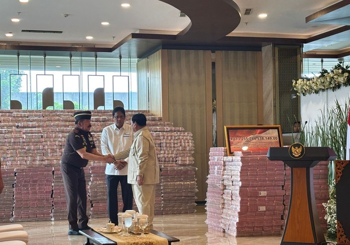 Kejagung Serahkan Rp 13 Triliun Uang Rampasan Korupsi CPO, Hanya Rp 2,4 Triliun Ditampilkan Secara Fisik