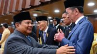 presiden-prabowo-subianto-menyalami-jokowi-hingga-sby-1755245254910_169 Jokowi Apresiasi Kinerja Awal Pemerintahan Prabowo, Nilai Program Prioritas Berjalan Baik