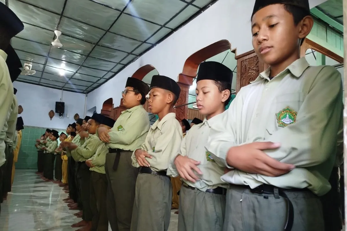 Santri Ponorogo shalat gaib untuk korban runtuhnya Ponpes Al-Khoziny