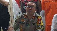Kapolsek Ciputat Timur, Bambang Askar Sodiq menjawab awak media soal kejahatan ganjal ATM diwilayahnya