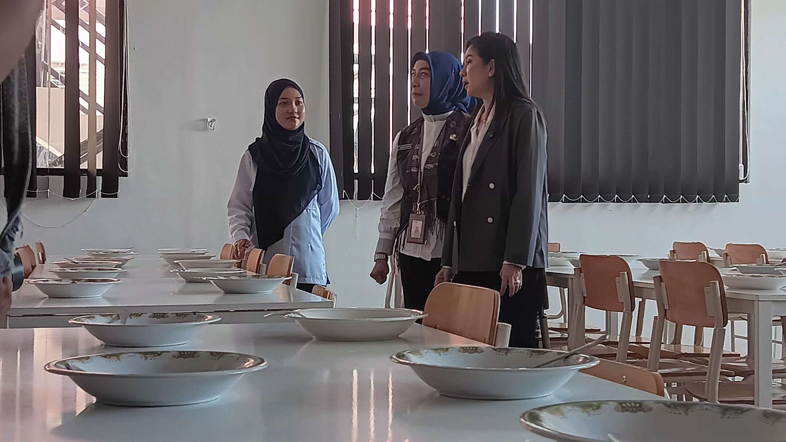 Komdigi Tinjau Langsung Proses Belajar di Sekolah Rakyat Makassar