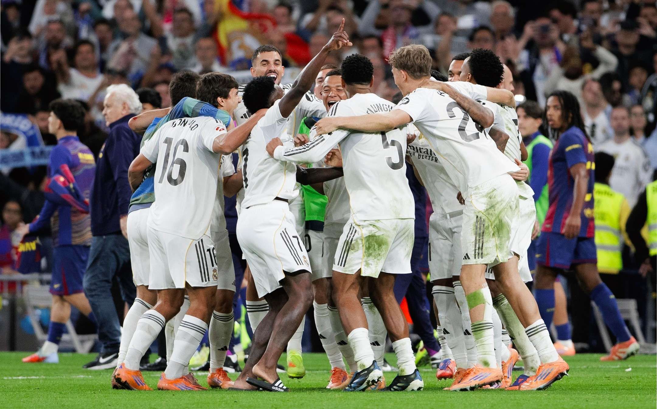 Real Madrid Taklukkan Barcelona 2-1 dalam Duel Panas El Clasico di Bernabeu
