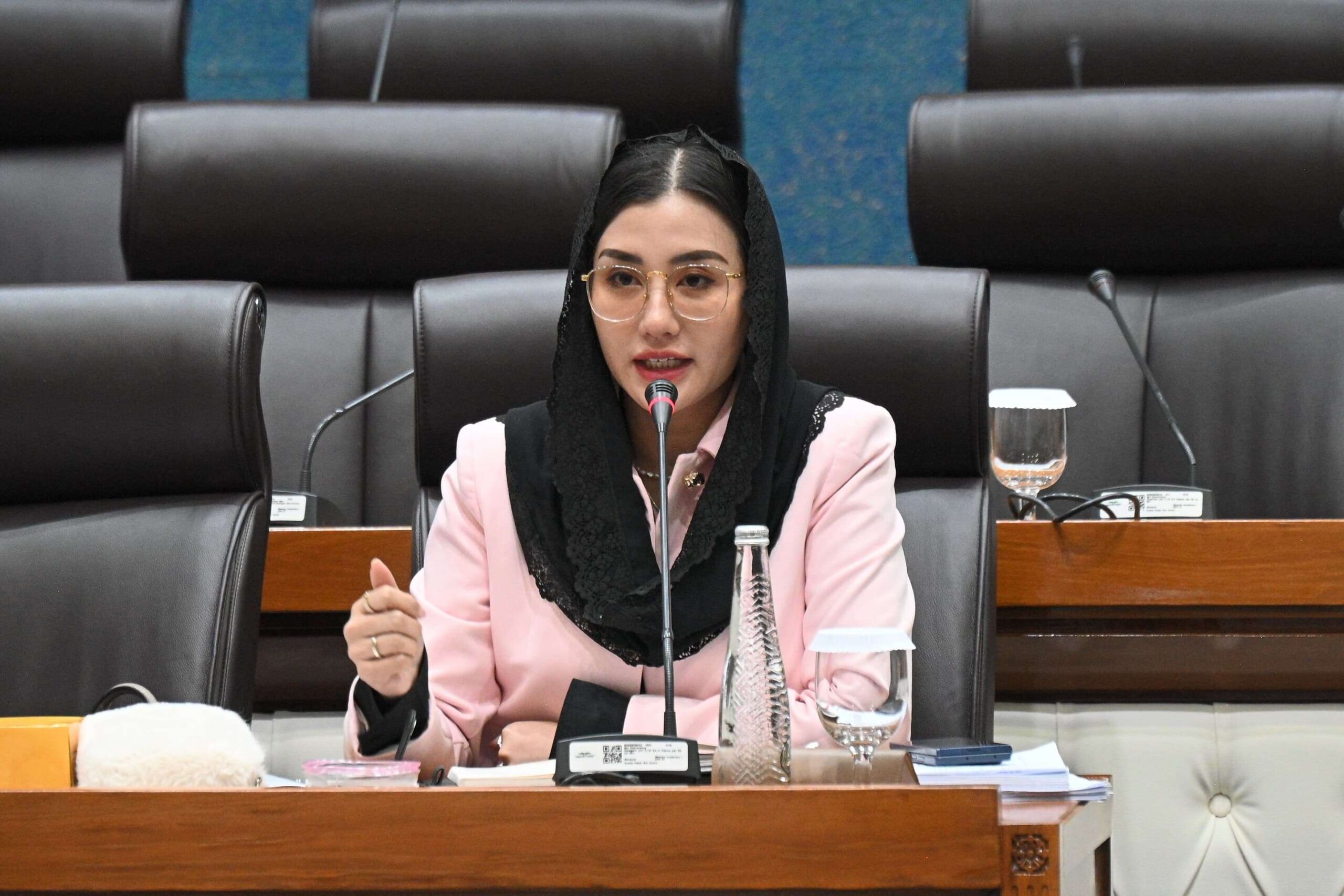 Komisi VII DPR RI Kritik Eksploitasi Air Tanah oleh Industri AMDK