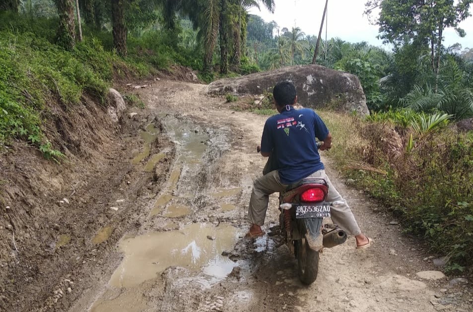 Dana Desa Mengalir Milyaran, Pembangunan Paluta Tetap Terpuruk, Diduga APH Ikut Nerima