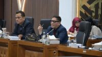 Ketua_Badan_Legislasi__Baleg__DPR_RI_Bob_Hasan_saat_memimpin_RDPU_dengan_narasumber_dari_penulis_buk20251118171102 Baleg DPR Tekankan Pentingnya Rumusan Jelas dalam Revisi UU Hak Cipta