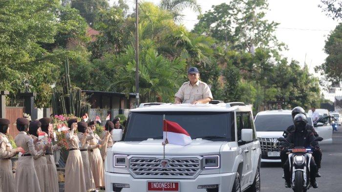 Ribuan Siswa Sambut Meriah Kedatangan Presiden Prabowo di SMPN 4 Bekasi