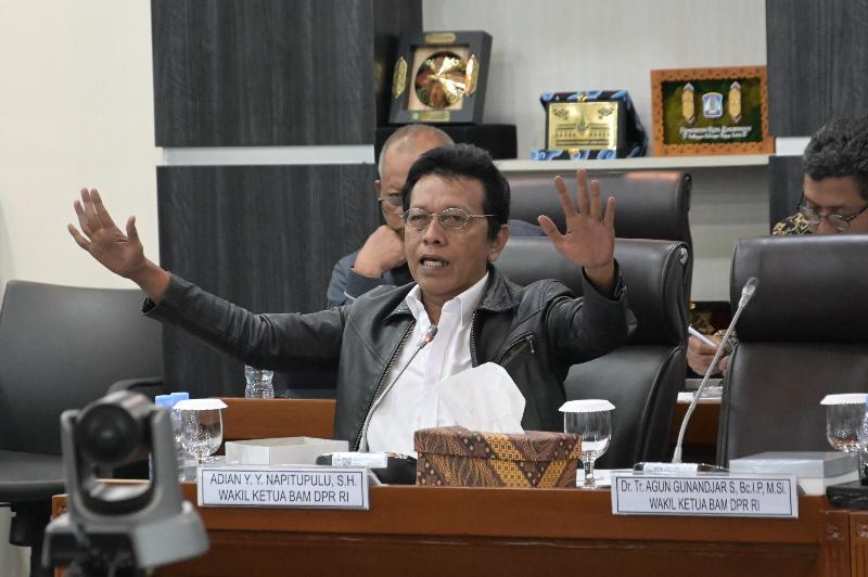 DPR Terima Aspirasi Pedagang Thrifting, Dorong Regulasi yang Adil