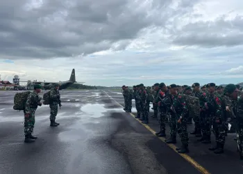 Indonesian Military Commander Oversees Night Parachute Drill in Bangka to Bolster Strategic Readiness
