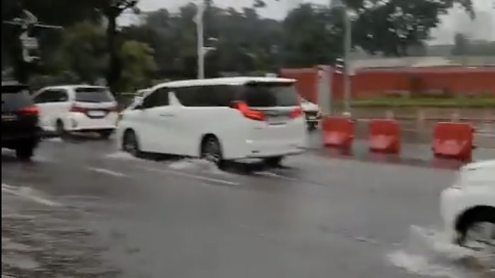Hujan Guyur Jakarta, Jalan Sekitar DPR dan GBK Tergenang