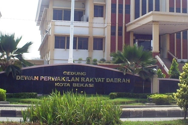 Bekasi City Council Criticizes Electric Car Rental Plan, Urges Focus on Waste Management