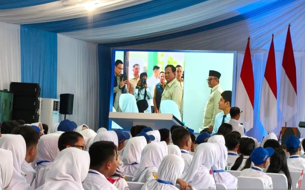 Presiden Prabowo Resmikan Smartboard di SMPN 4 Bekasi