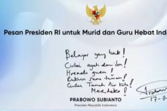 President Prabowo Launches Smartboard Program, Shares Inspirational Message with Students
