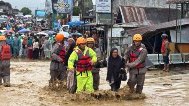 Korban Banjir Butuh Makan, DPR Minta Dapur MBG Langsung Jadi Posko Umum