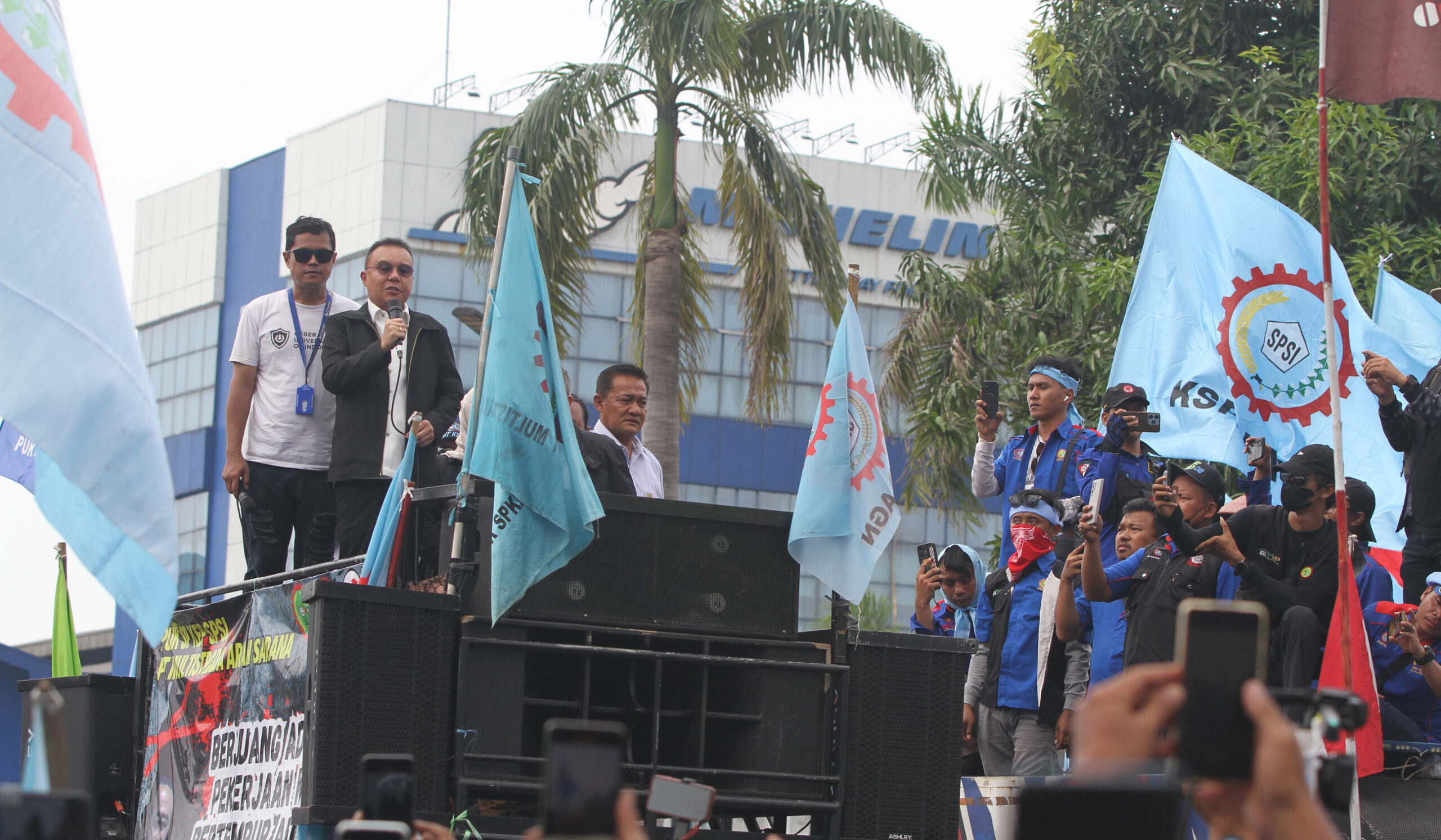 DPR Turun Tangan: Dasco Temui Buruh Michelin Terkait PHK Sepihak