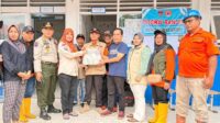 Andre Rosiade Salurkan Ribuan Nasi Bungkus ke Korban Banjir Padang