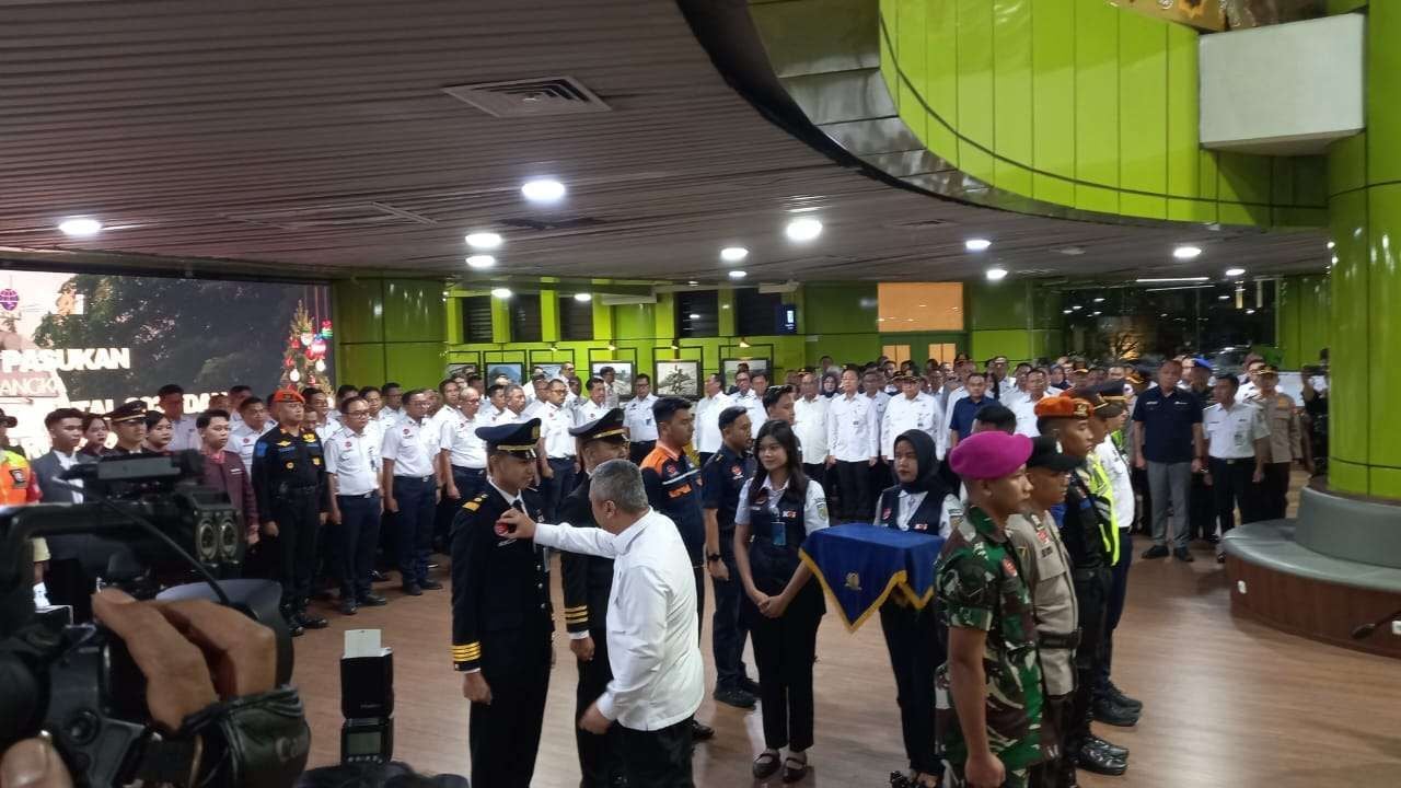 Menhub Resmi Buka Posko Angkutan Nataru KAI