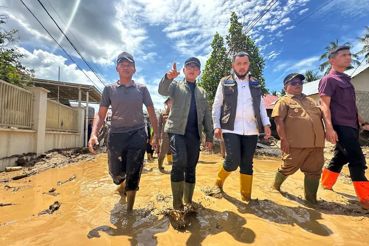 Wamendagri Koordinasikan Bantuan Alat Berat & Damkar di Padang