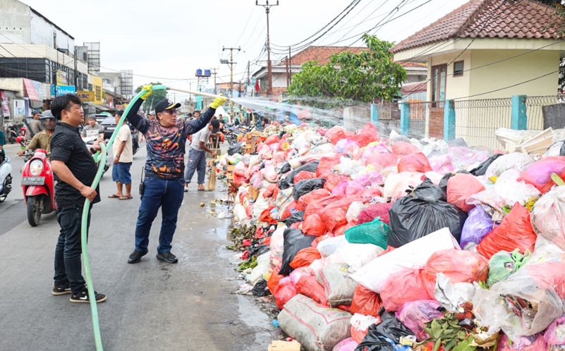 Menteri PU Ungkap Penyebab Sampah Menggunung di Tangsel