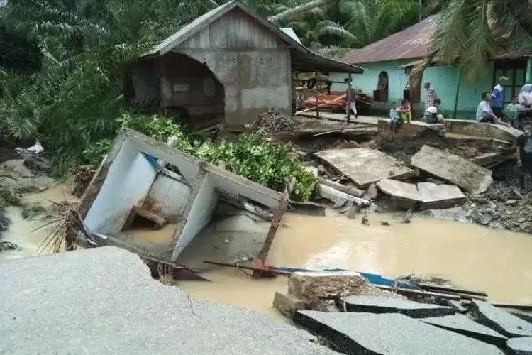 9.400 Rumah Rusak, 744 Tewas Akibat Banjir dan Longsor
