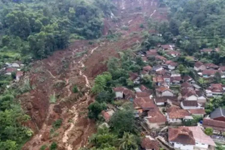 Rawan Longsor, Rumah Warga Arjasari Direkomendasikan Direlokasi Total