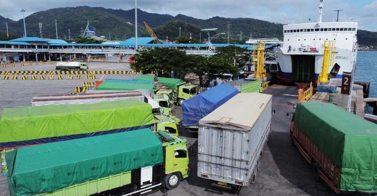 Kemenhub Ingatkan Truk Sumbu Tiga Patuhi Aturan Nataru