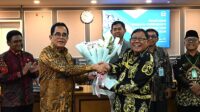 Sekretaris_Jenderal__Setjen__DPR_RI__Indra_Iskandar_pada_acara_pelepasan_purnabakti_periode_November20251202171600 Setjen DPR Lepas 9 Pegawai Purnabakti, Indra Iskandar: Dedikasi Jadi Fondasi Kemajuan