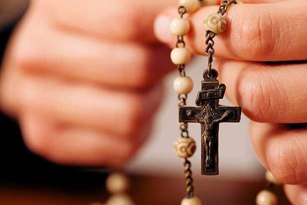 Apa Itu Tradisi Doa Rosario? Ini Penjelasannya