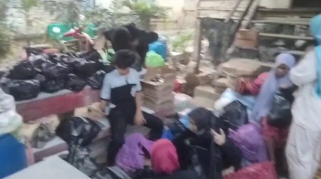 Warga Aceh Tamiang Terima Bantuan KWP