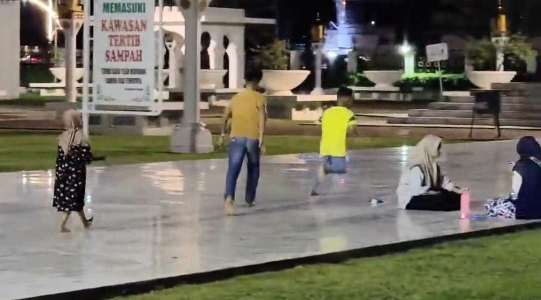 Listrik Kembali Menyala, Takbir Bergema di Serambi Mekkah