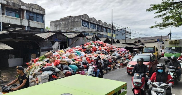 Gunungan Sampah di Tangsel Bikin Warga Geram, Walkot Cari Solusi Lintas Daerah
