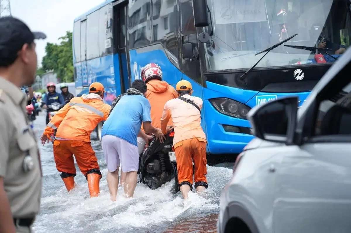 Waspada, Banjir Rob Ancam 6 Wilayah Pesisir Jakarta