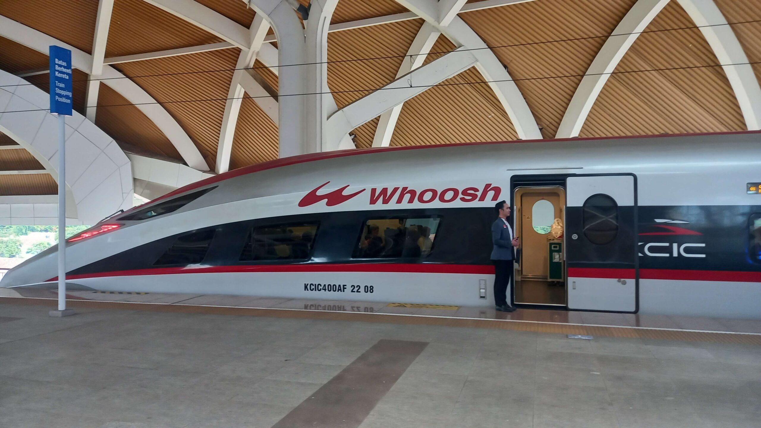 Penumpang Whoosh Wajib Menjaga Barang Bawaan secara Mandiri