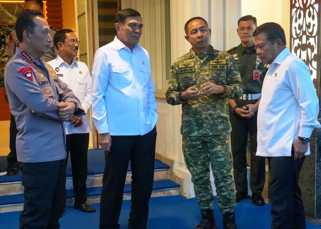 Menko Polkam Gelar Ratas, TNI-Polri-BIN Fokus Penanganan Bencana Sumatra 