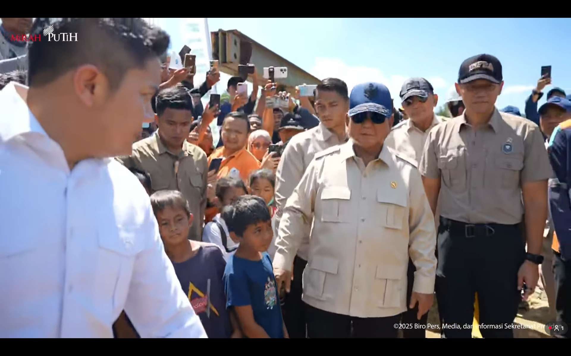 Presiden Prabowo Tinjau Langsung Progres Pembangunan Jembatan Bailey