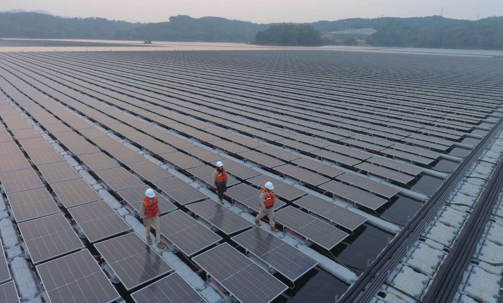 PLTS Cirata Perkuat Akselerasi Pembangkit Hijau PLN NP