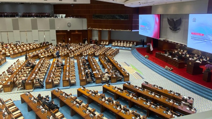 Paripurna DPR Bahas Pengesahan RUU Penyesuaian Pidana, 158 Anggota Hadir