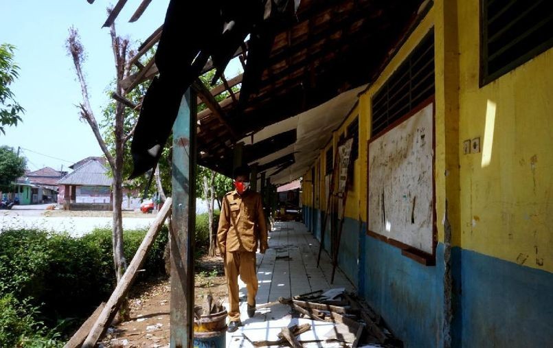 Guru SD Temukan Harta Karun Miliaran Rupiah di Halaman Sekolah