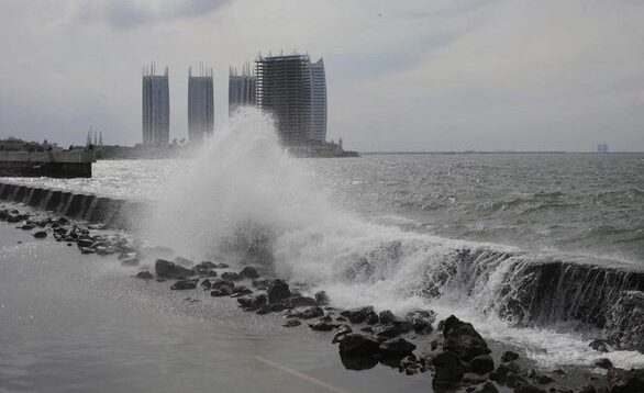 tanggul laut di Muara Angke