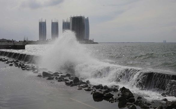 tanggul laut di Muara Angke