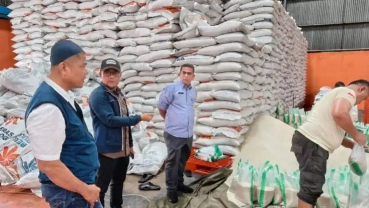 Pemerintah Siapkan Stok Beras Siaga di Bandara dan Pelabuhan Sumatra