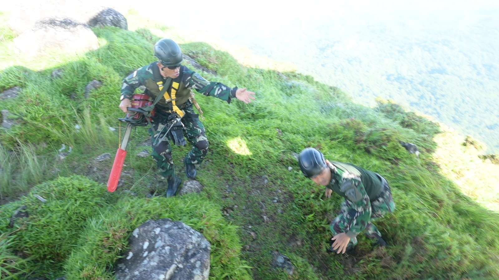 Pasukan Elit TNI AU Diterjunkan, Evakuasi Pesawat ATR di Bulusaraung Dimulai