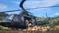 TNI Kerahkan Helikopter Salurkan Bantuan ke Desa Terisolasi di Taput