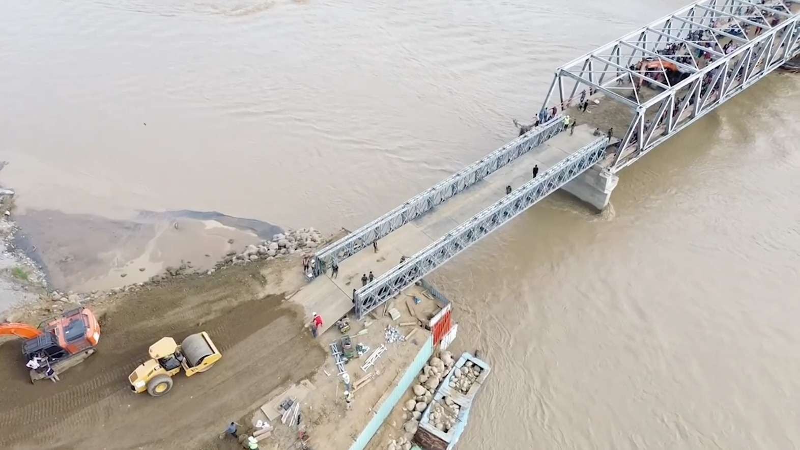 TNI Percepat Pembangunan Jembatan Darurat di Aceh